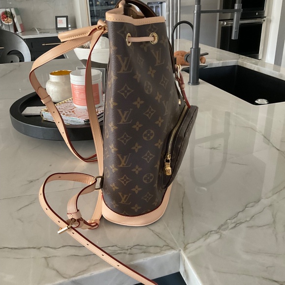 Louis Vuitton Montsouris MM - Picture 2 of 5
